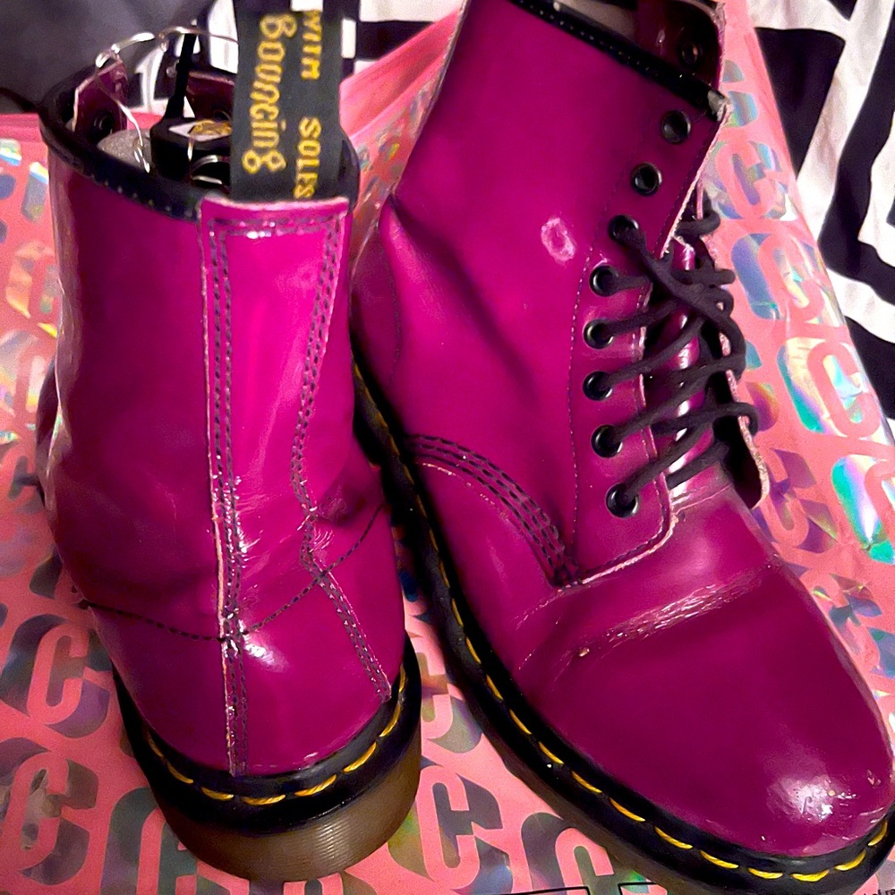 Used - size 7 docs